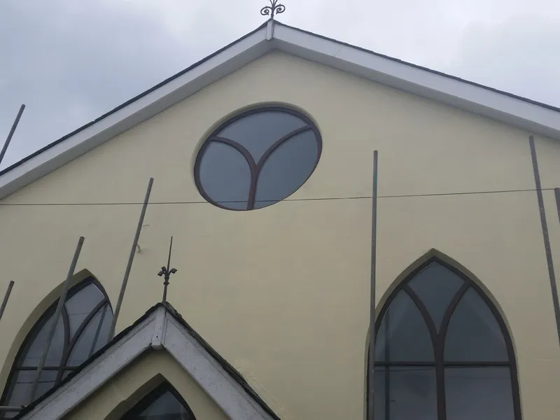 Round and Gothic style windows